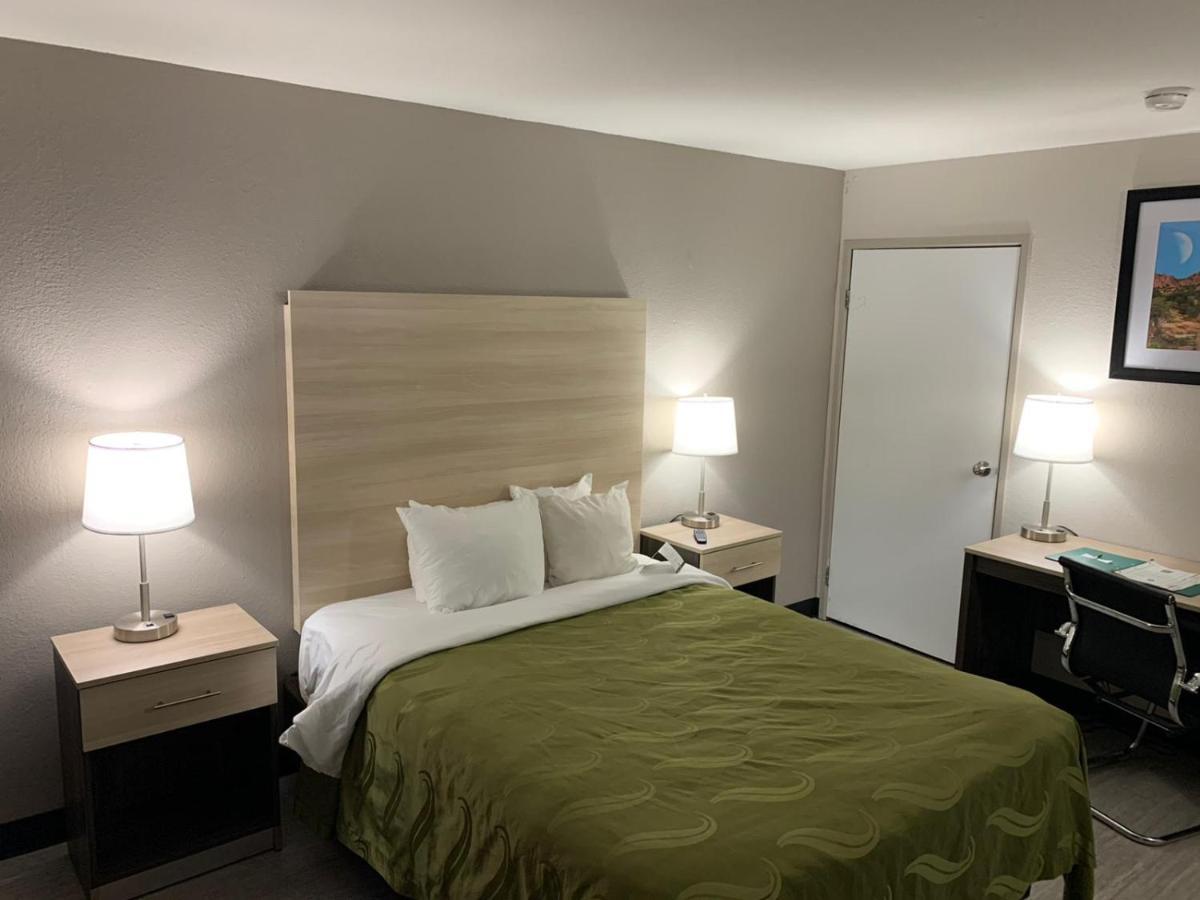 Quality Airport East Inn 2*