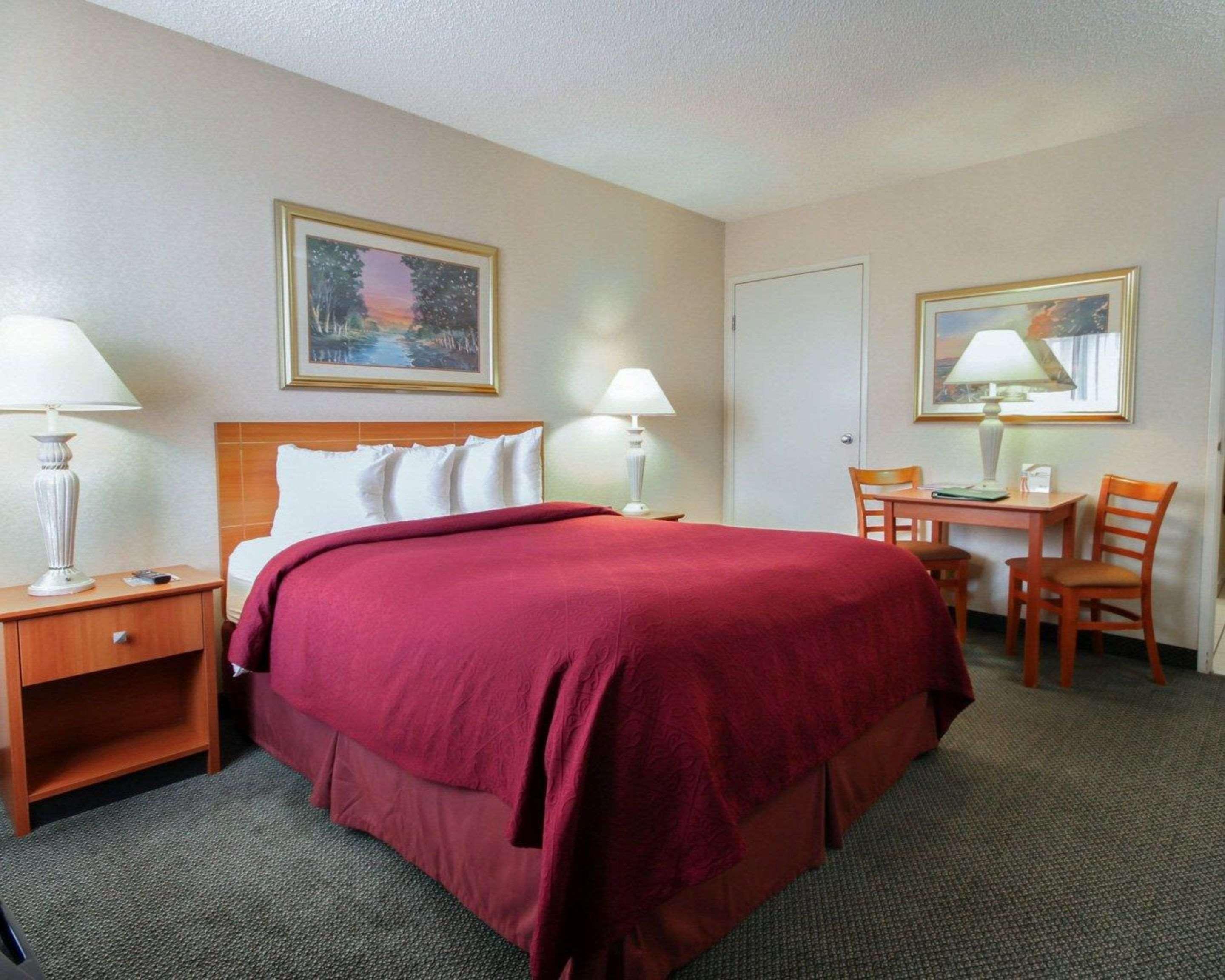 Quality Airport East Inn 2*