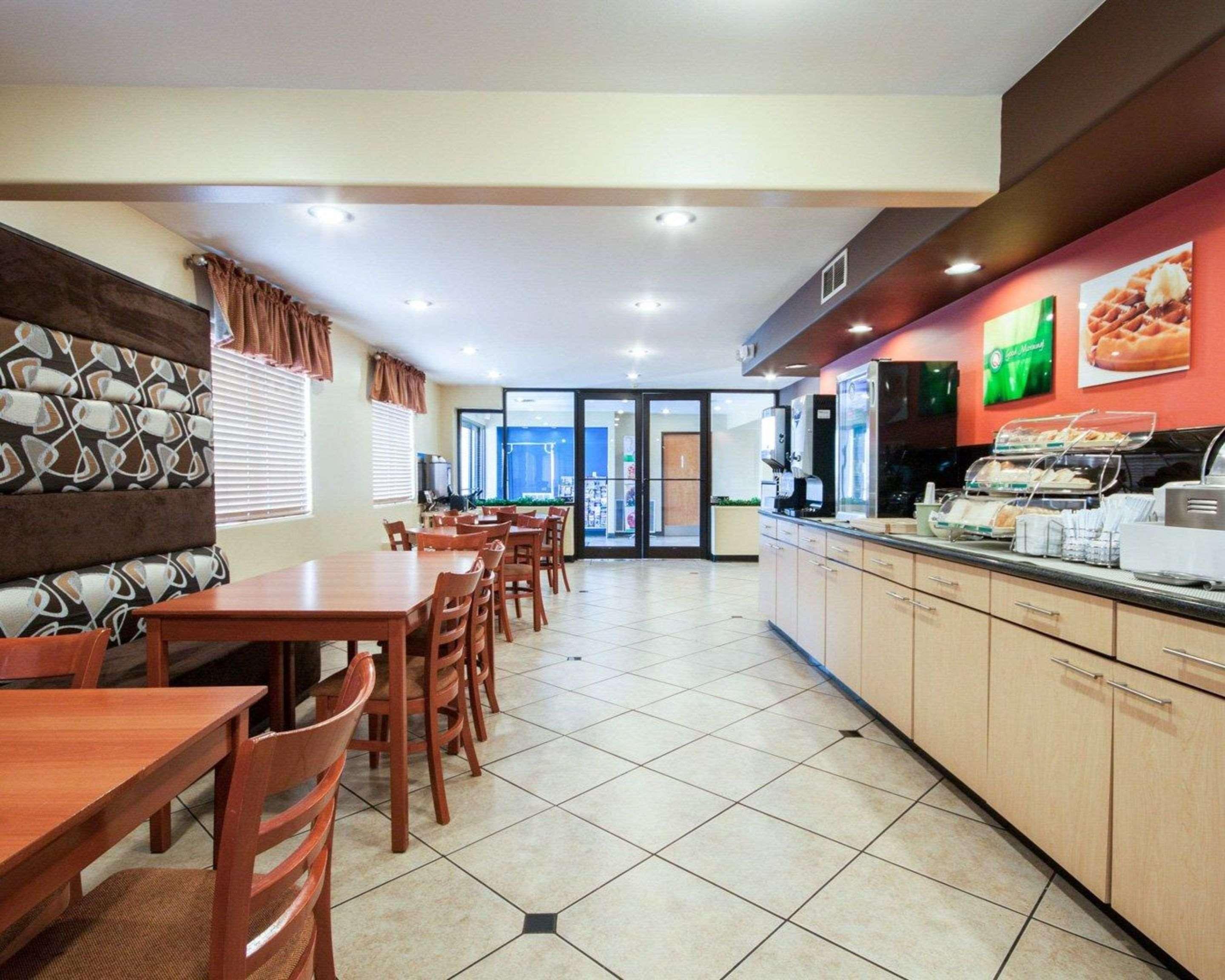 Quality Airport East Inn 2*