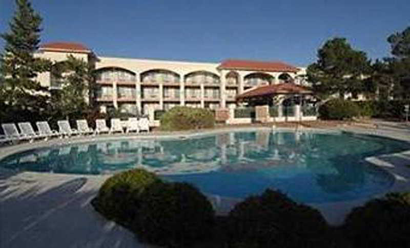 Inn Quality Airport East 2*
