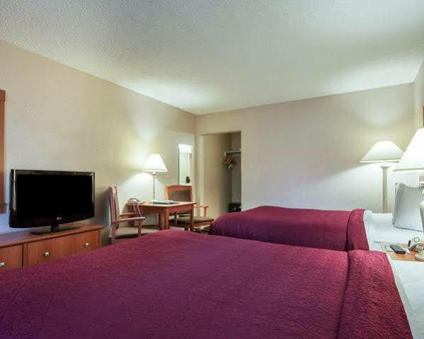 Quality Airport East Inn